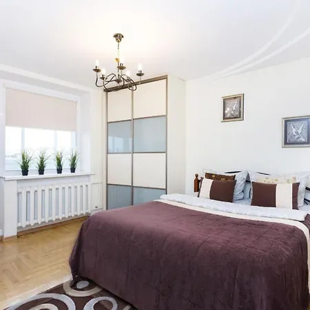 Minsk, Nemiga,12, Centre *